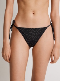 Трусы купальные жен. Naruto черно-медный принт